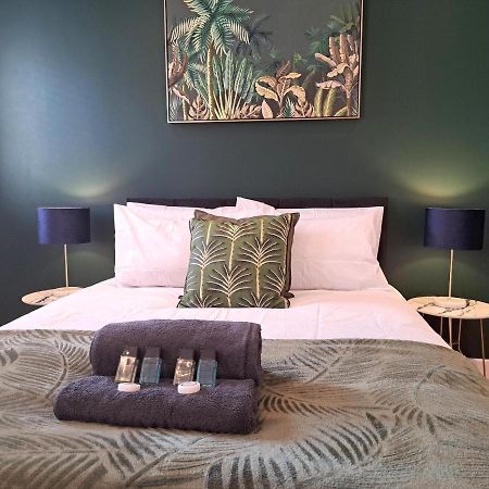 2 Bedroom, 2 Bathroom Apartment With Free Parking In A Great Location Cambridge  Exterior photo