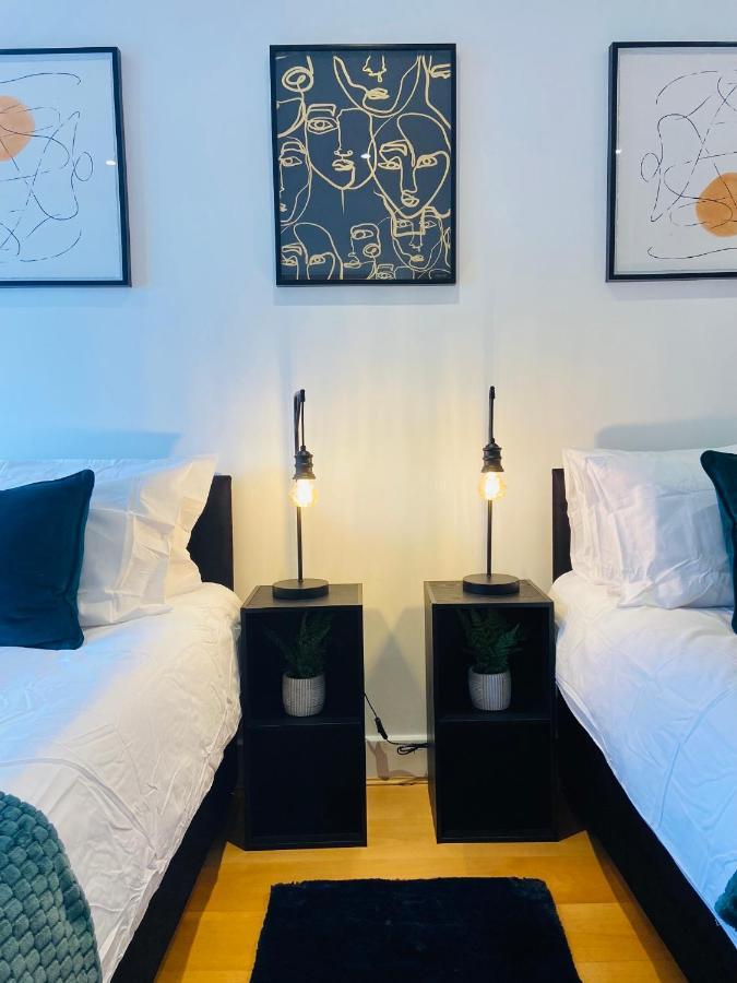 2 Bedroom, 2 Bathroom Apartment With Free Parking In A Great Location Cambridge  Exterior photo