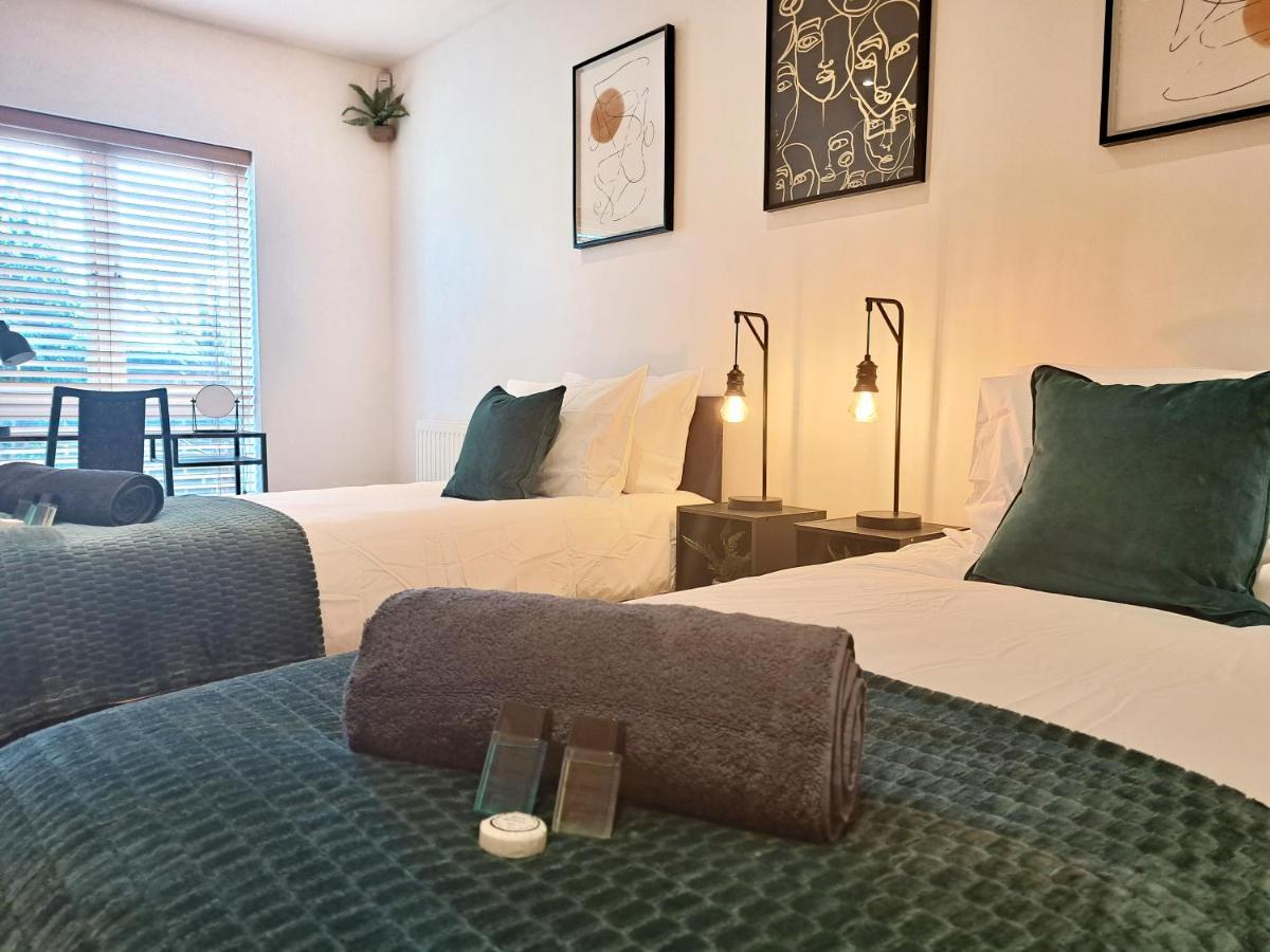 2 Bedroom, 2 Bathroom Apartment With Free Parking In A Great Location Cambridge  Exterior photo
