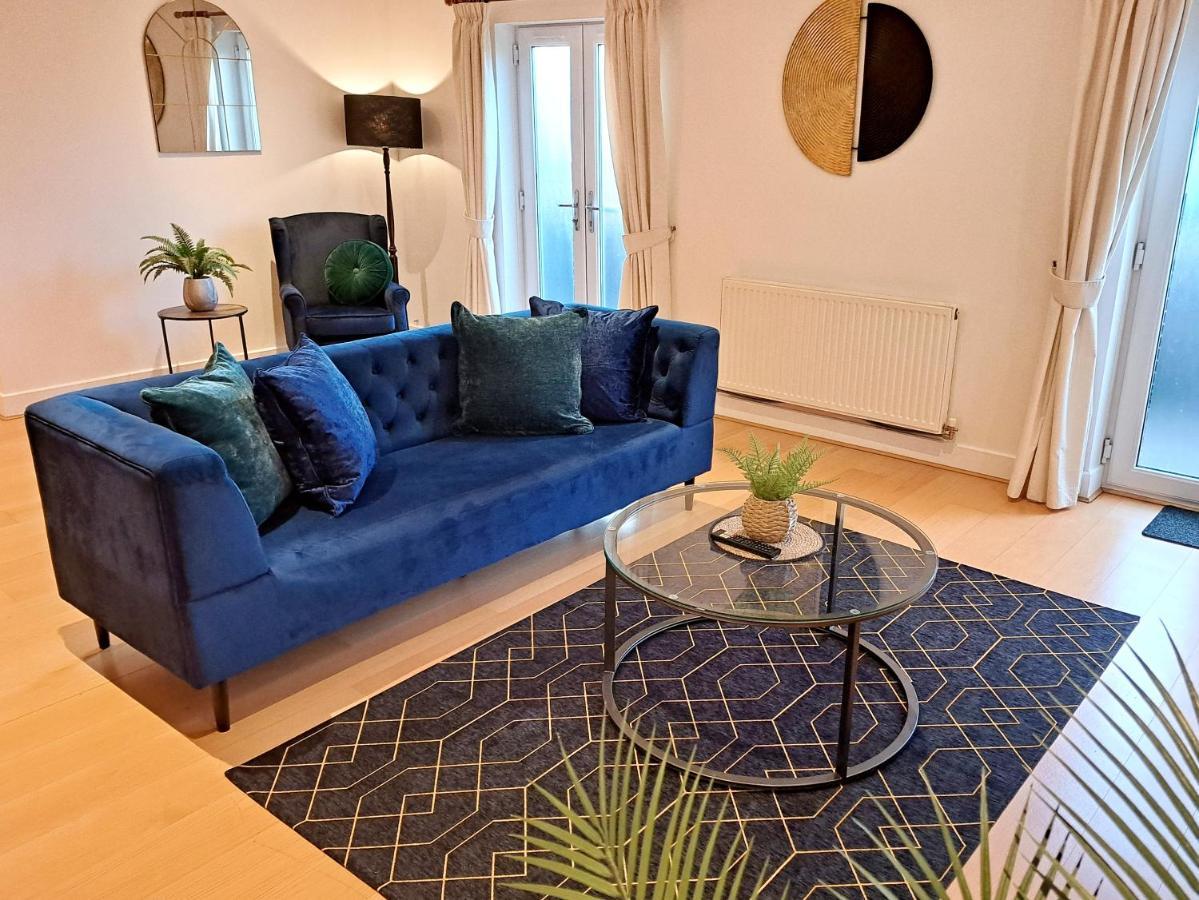 2 Bedroom, 2 Bathroom Apartment With Free Parking In A Great Location Cambridge  Exterior photo